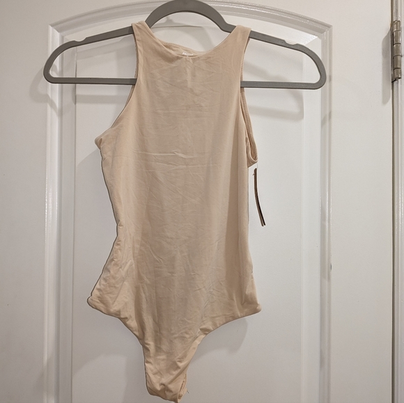 NWT SKIMS FITS EVERYBODY HIGH NECK BODYSUIT IN SAND - Picture 3 of 6